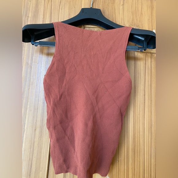 Only tank top Size -small - Picture 4 of 5